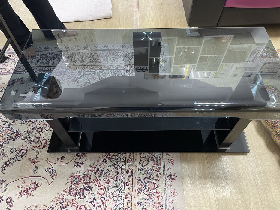 Стол стекляный средний