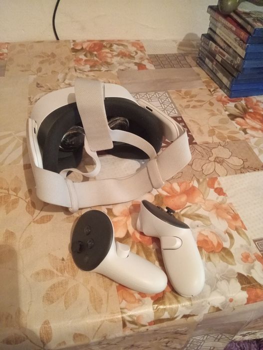 Vând ochelari vr meta quest 3s stare impecabila