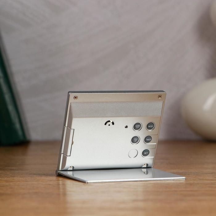 Часы электронные настольные: календарь, будильник, термометр