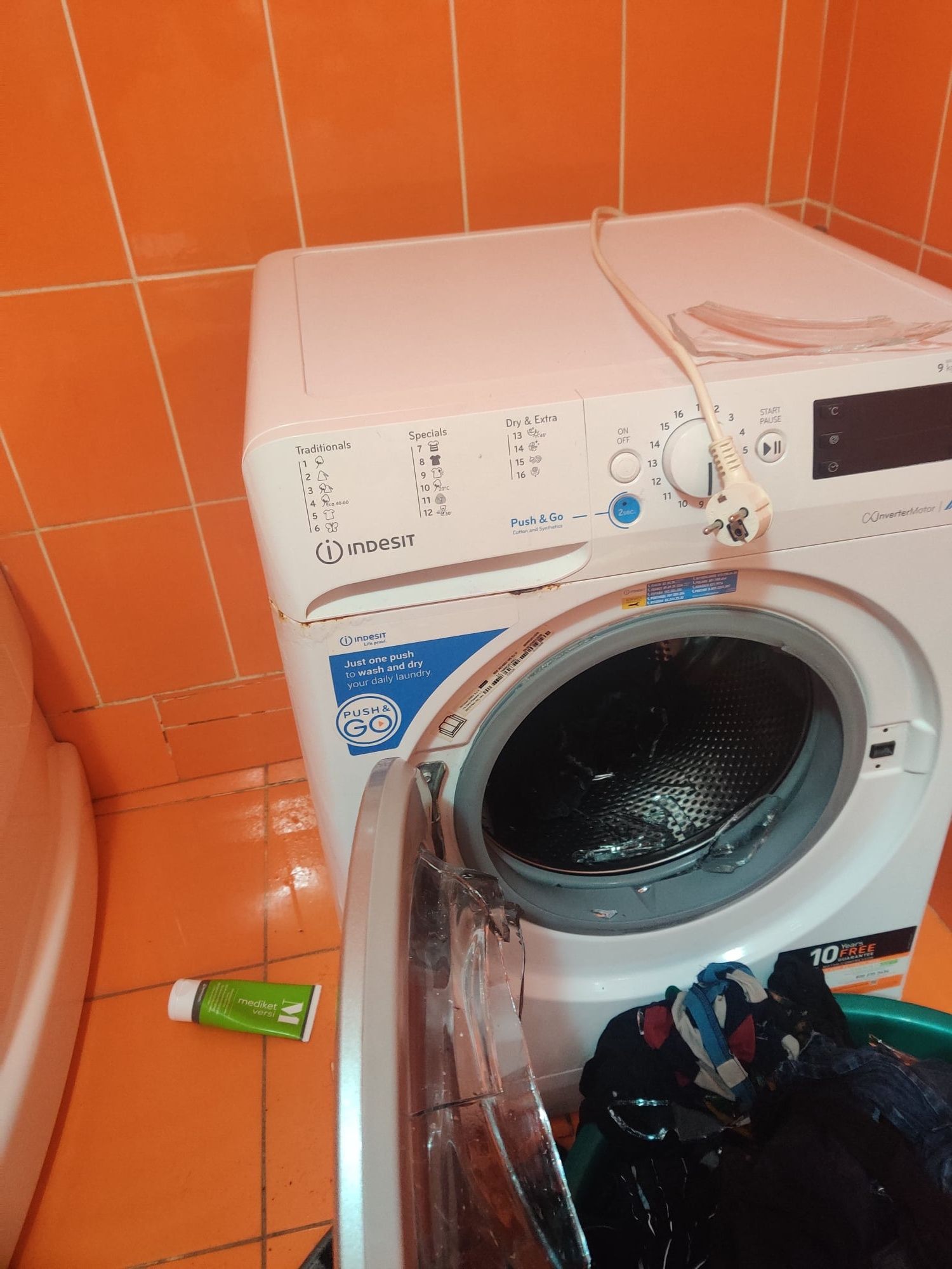 Caut usa masina de spalat Indesit