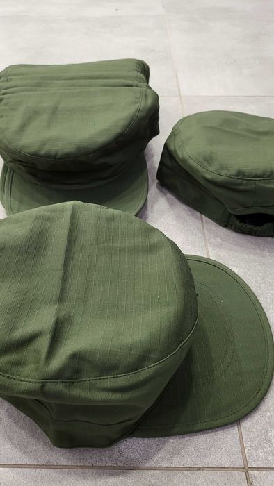 Lot articole de pescuit si vanatoare, militare, Sepci, genti