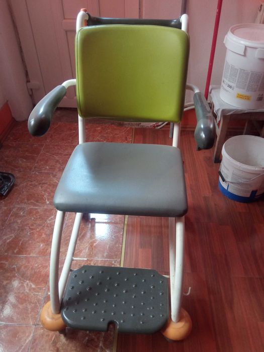 Scaun pentru bătrâni