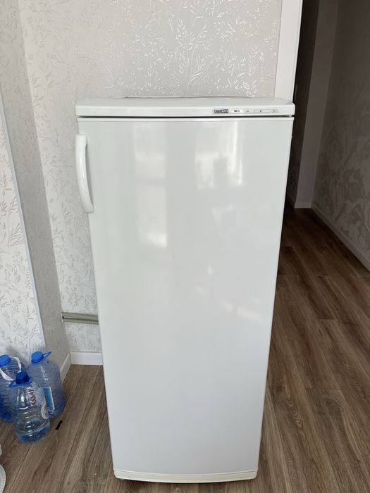 Продам морозильную камеру Atlant