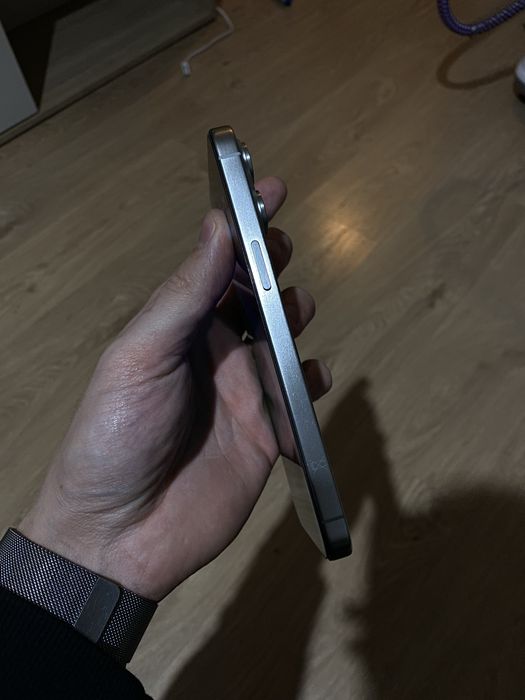 iPhone 15 Pro Max 256 Silver Titanium 87% Bateria