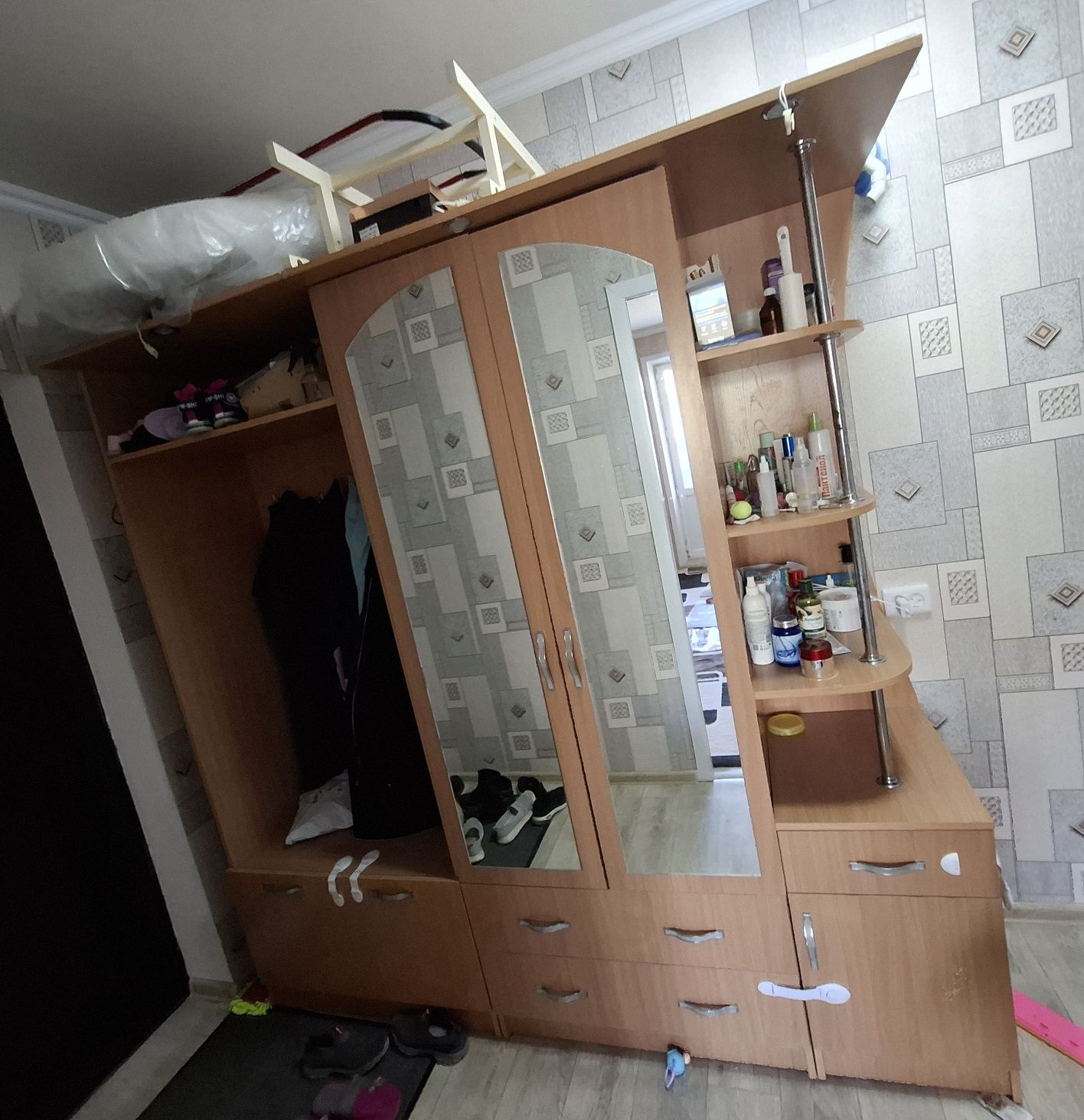 Продам шкаф для прихожей