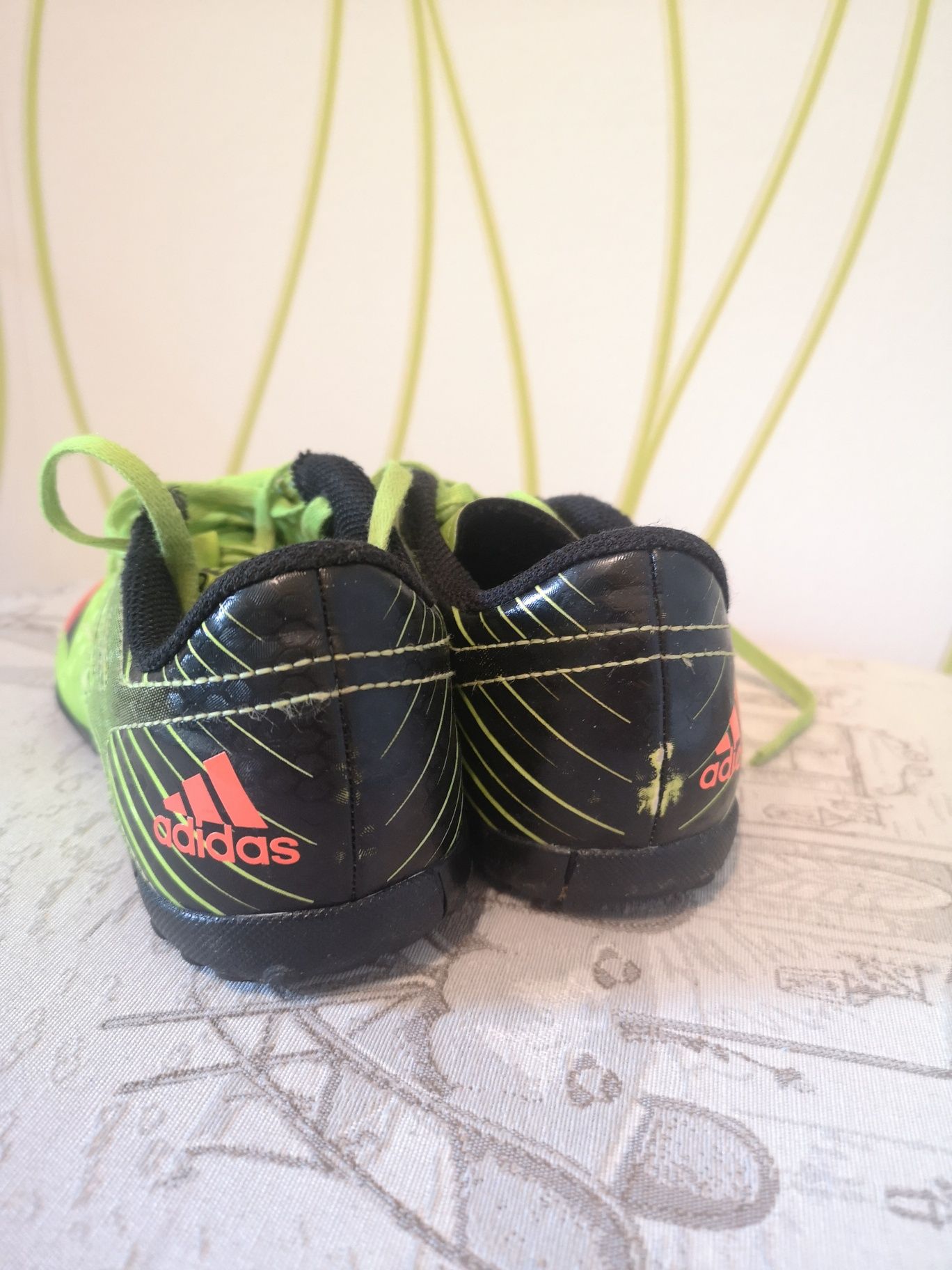 Футболни обувки adidas