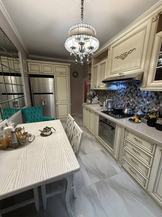 Срочно! Максим Горький, метро Буюк Ипак Йули, 4 комнатная