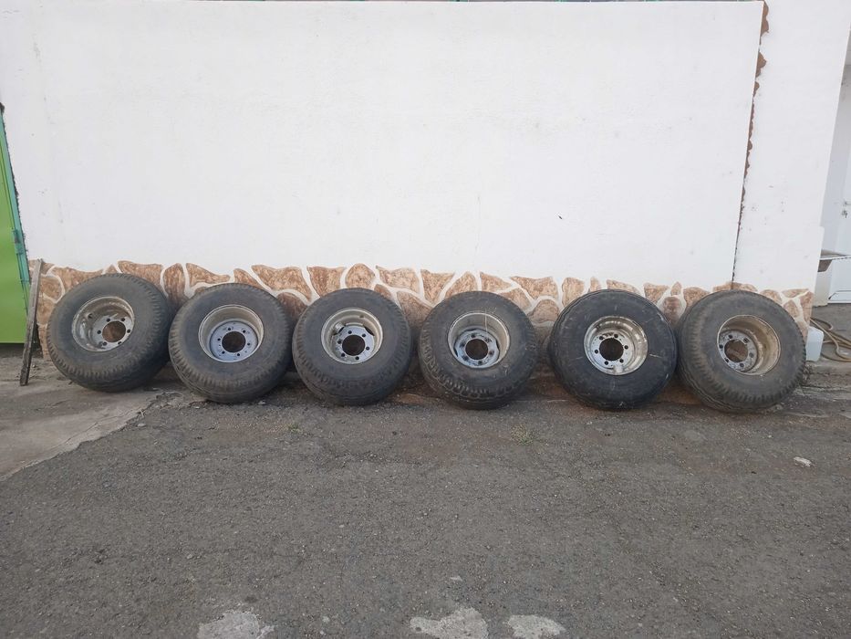 Гуми и джанти за ремарке Ремби 10 т