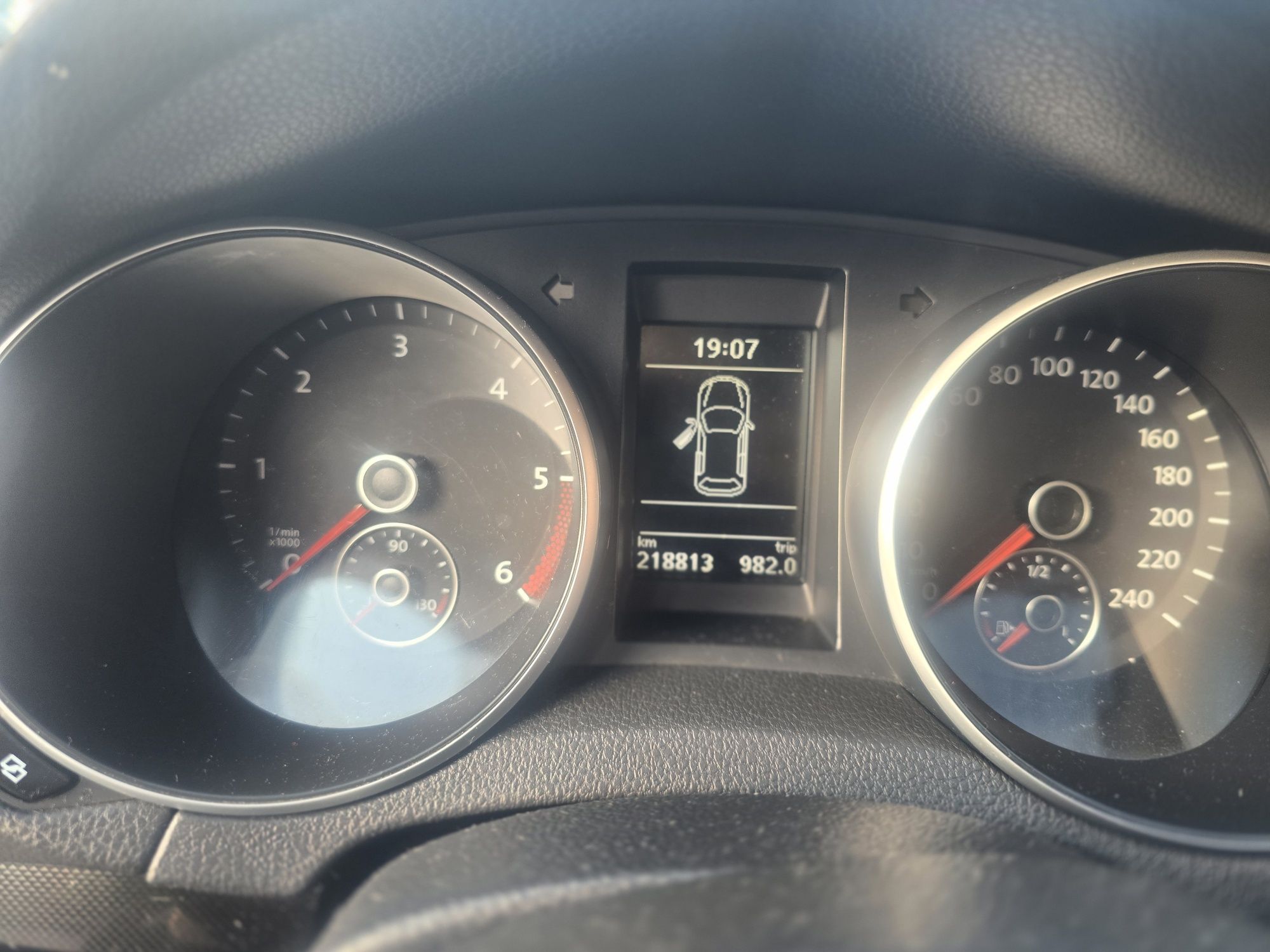 Vand Vw golf 6 an fabricație  2012 aer conditionat functionabilndițion
