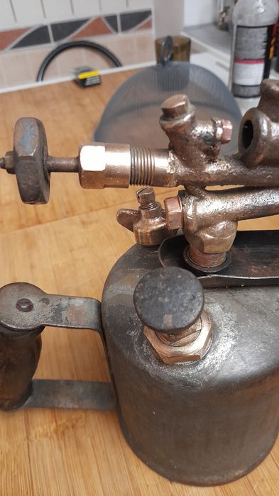 Lampa veche  benzina