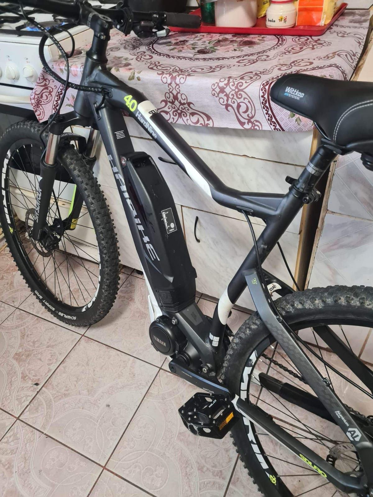 Închiriez biciclete electrice