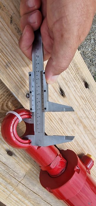 Cilindru hidraulic lungime 66 cm între gauri deschide 40 cm tija 35 mm