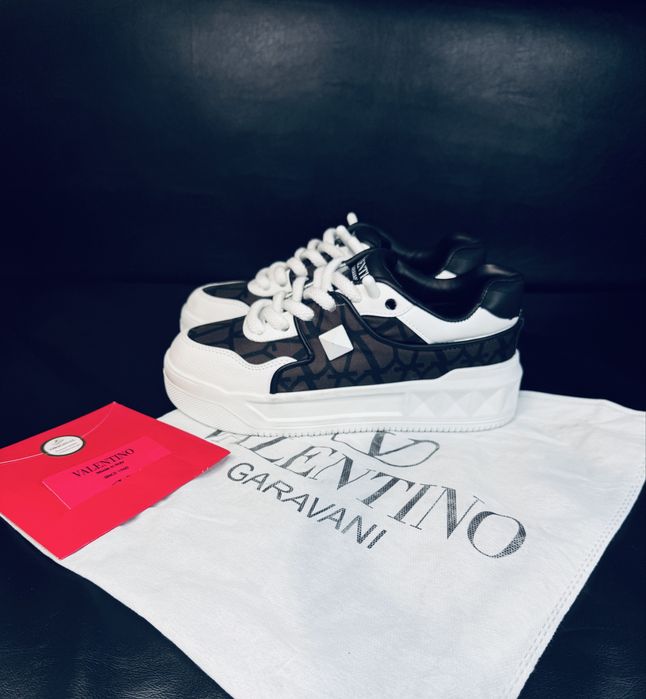 Valentino Garavani One Stud Premium unisex