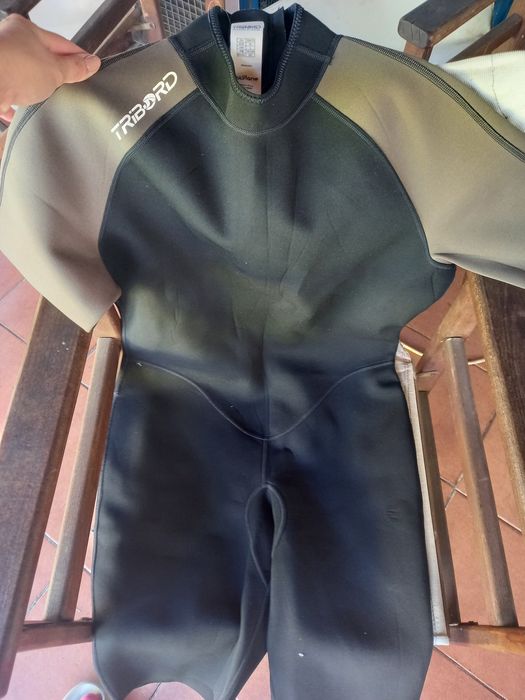 Costum de neopren