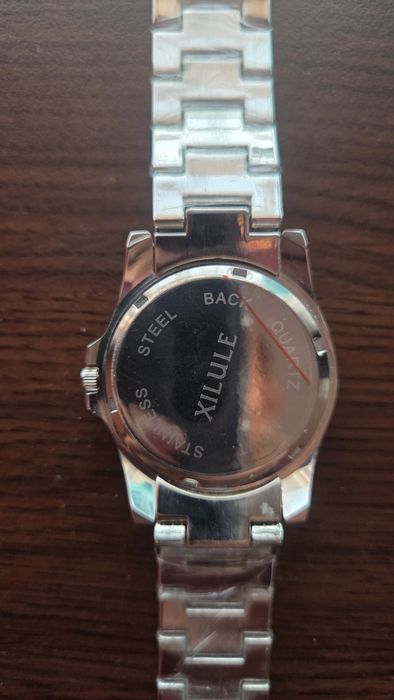 Дамски часовник модел Swarovski