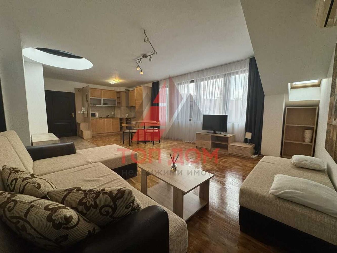 Дава се под наем Двустаен апартамент в Варна, Център - 70 кв.м за 600 € - Снимка #3