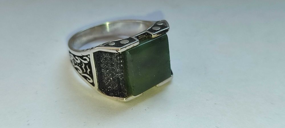 Солидное серебряное кольцо с камнем НЕФРИТ, разм.20