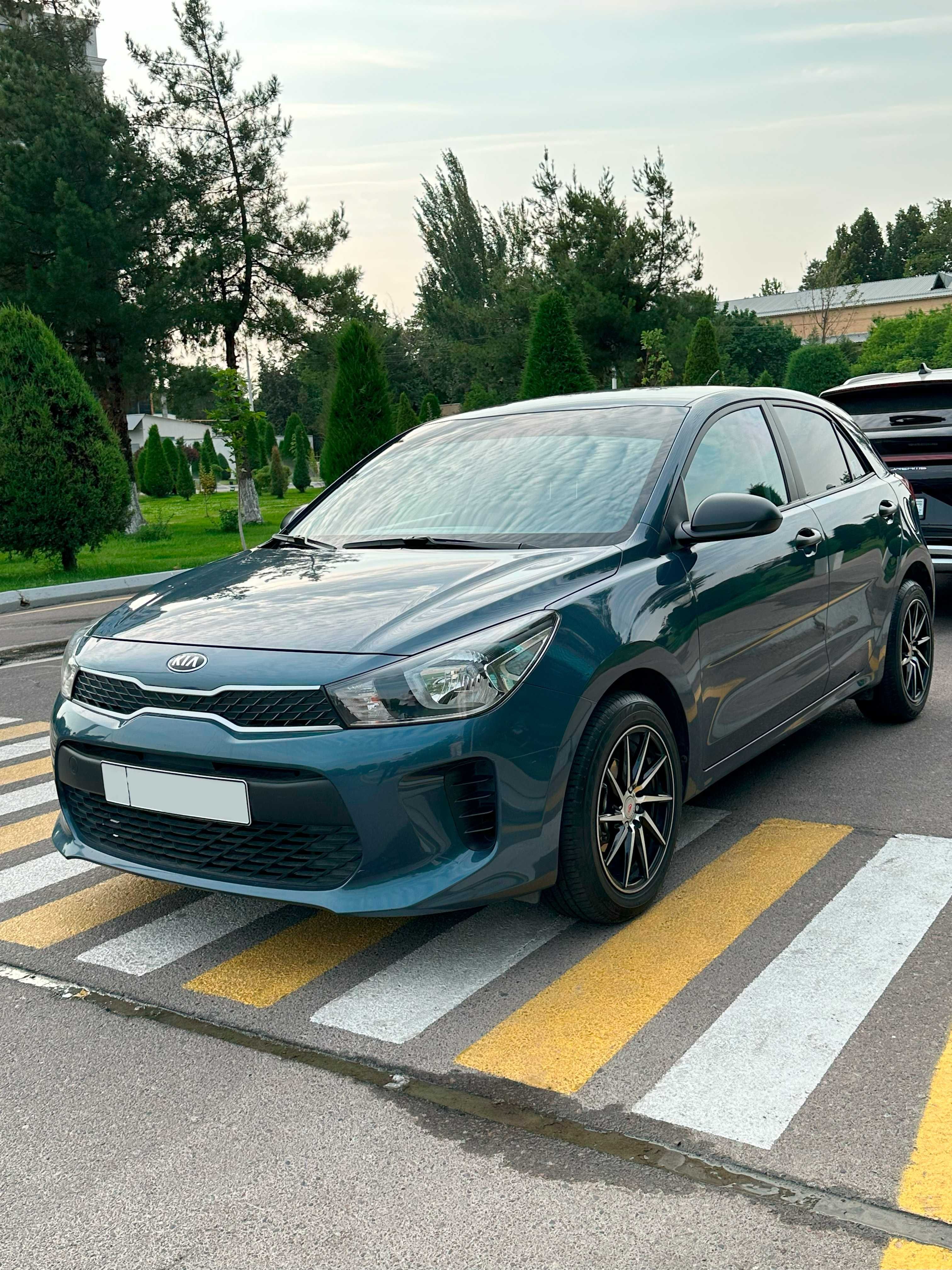Продается Kia Rio 2018г (138 тыс пробег) Цвет Синий Дымчатый