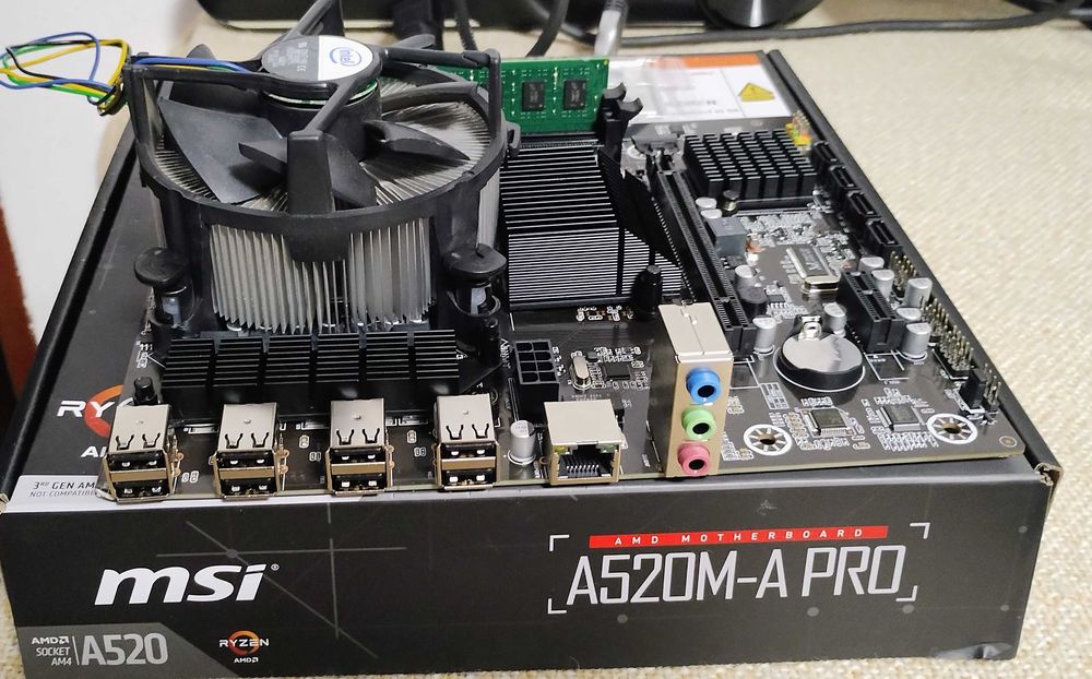 Kit procesor Intel I7-920 2.66GHz +placa de baza +cooler +8GB RAM DDR3