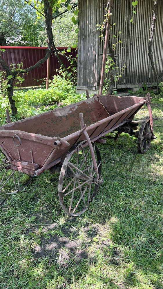Car de lemn foarte vechi - rustic