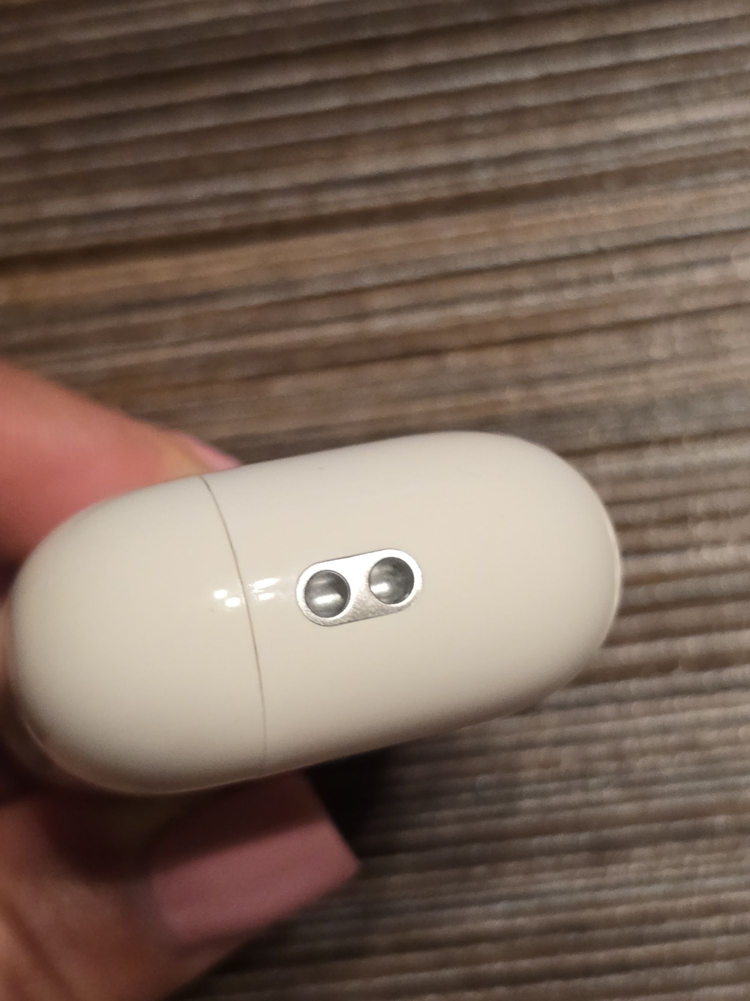 kалъф за зарежgане на Apple AirPods Pro.