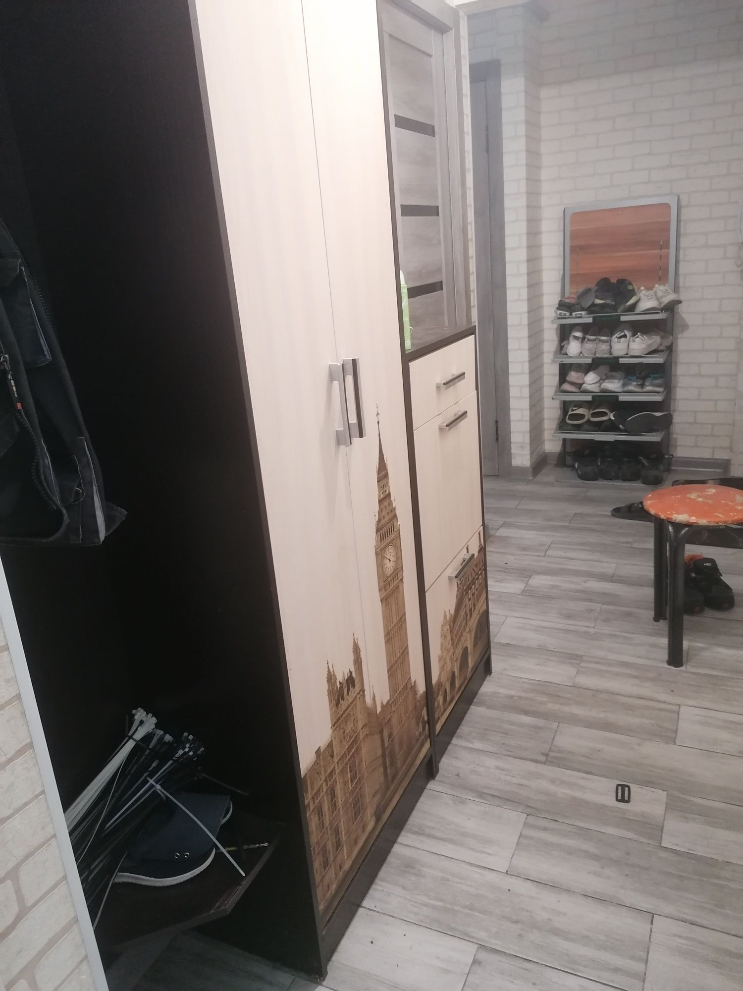 Прихожая мебел продаю
