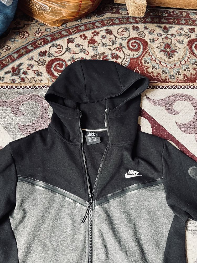 Nike Tech Flecee серый черный
