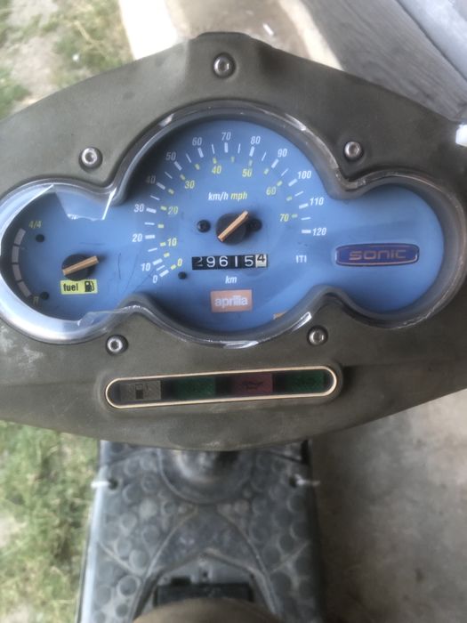 Vand scuter Aprilia Sonic 49,26cc este defect