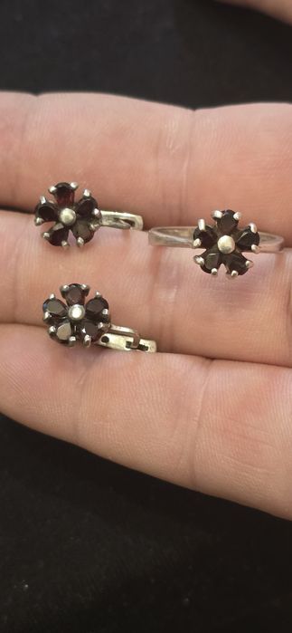 Set argint cu granate