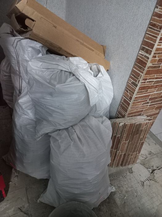 Отдам строительный мусор