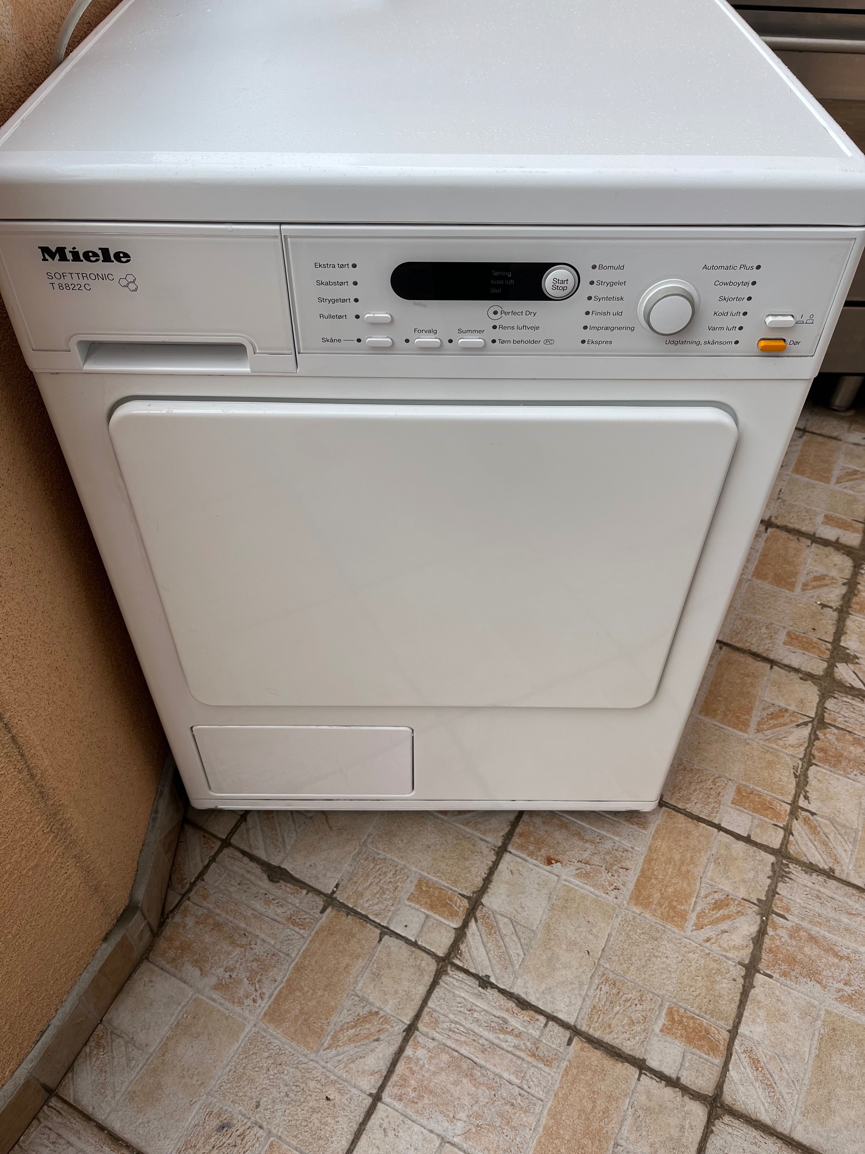 Сушилня Miele T8822C