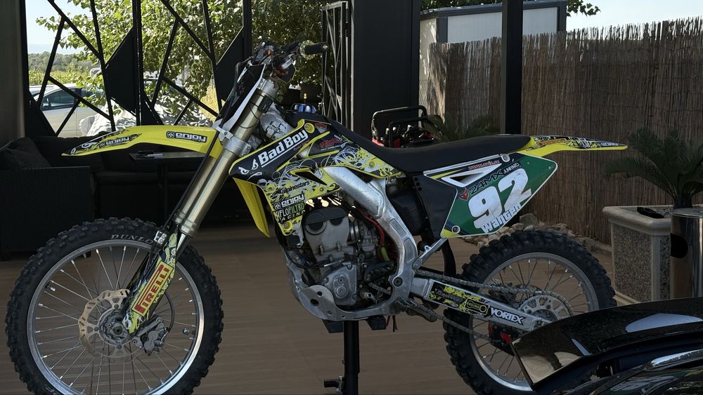 Suzuki rmz-250.