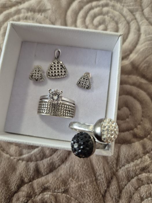 Set argint cu mici defecte 50 lei tot