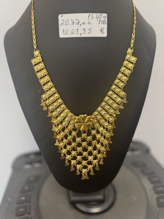 Златно колие за повод