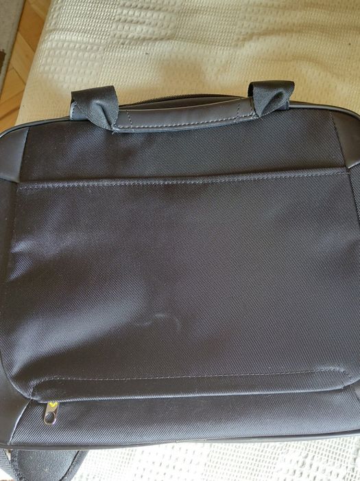 Продавам бизнес чанта samsonite