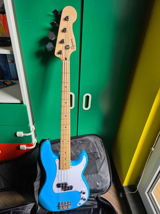 Fender Squier Електрическа Бас китара като Нова