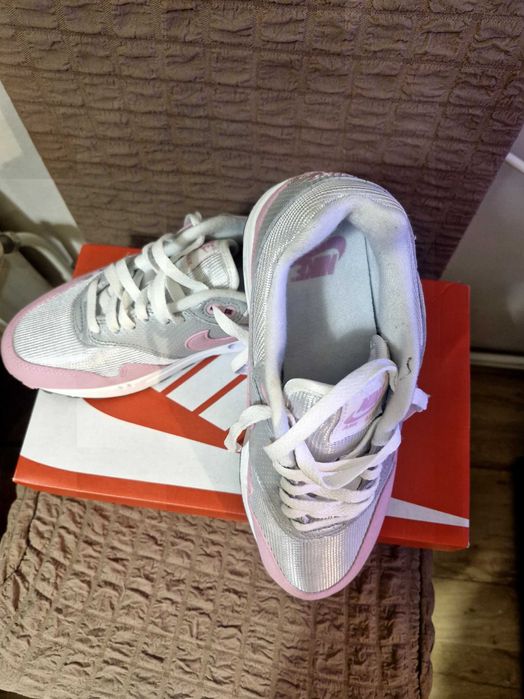 Дамски маратонки Nike