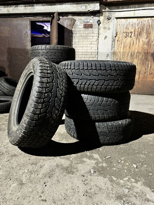Продам комплект зимней резины 285/60 R18
