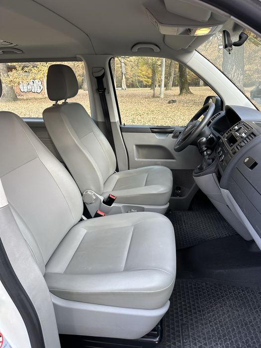 Inchiriez Microbuz 7+1 VW Caravelle 4x4