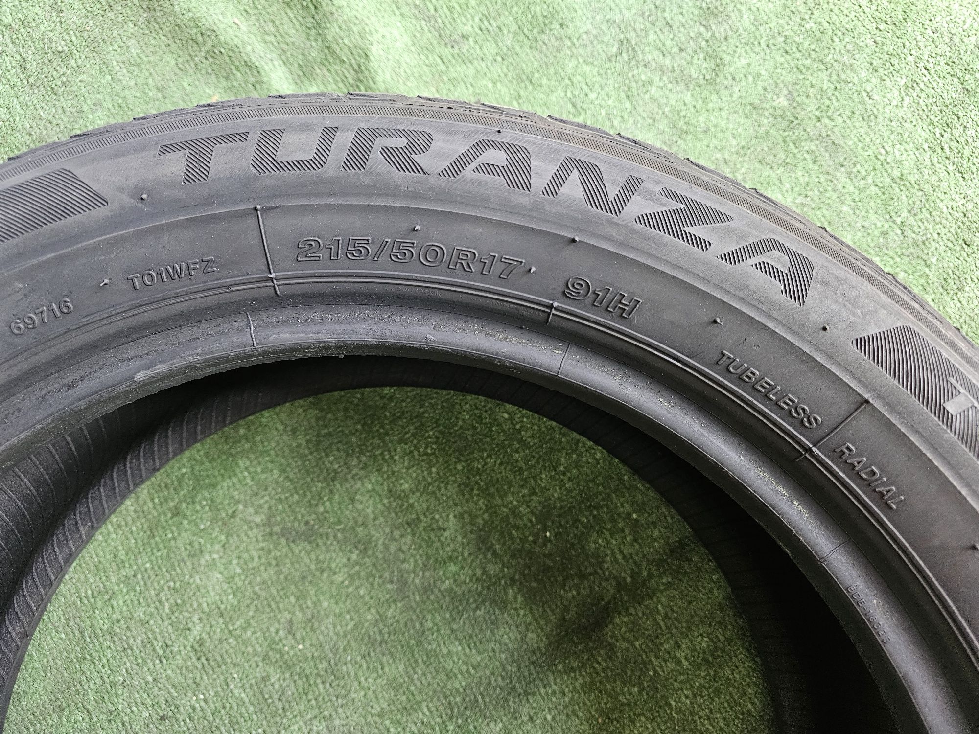 215 50 17 vara bridgestone