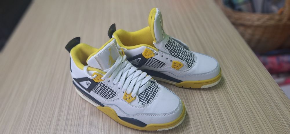 Jordan 4 Yellow Thunder