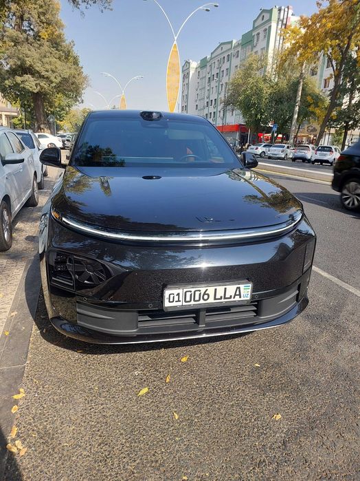ПРОДАМ LI6 MAX 2024 год