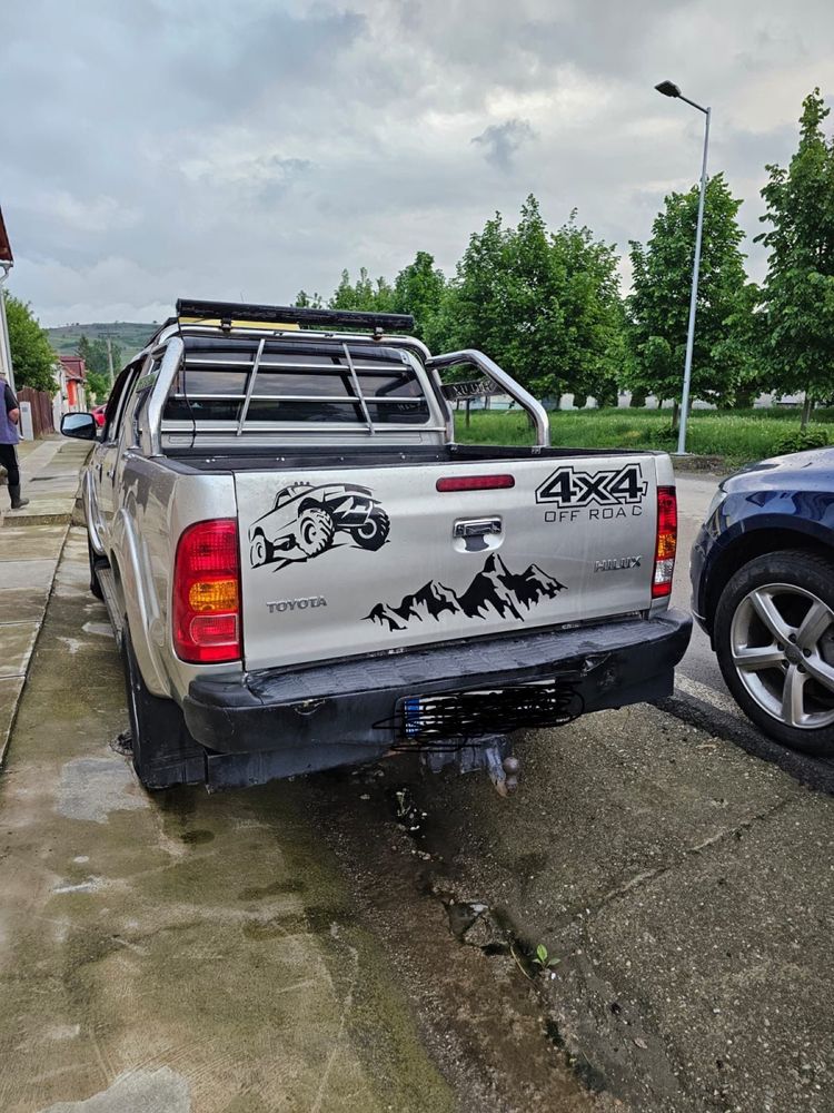 Vand toyota hilux ,an 2008