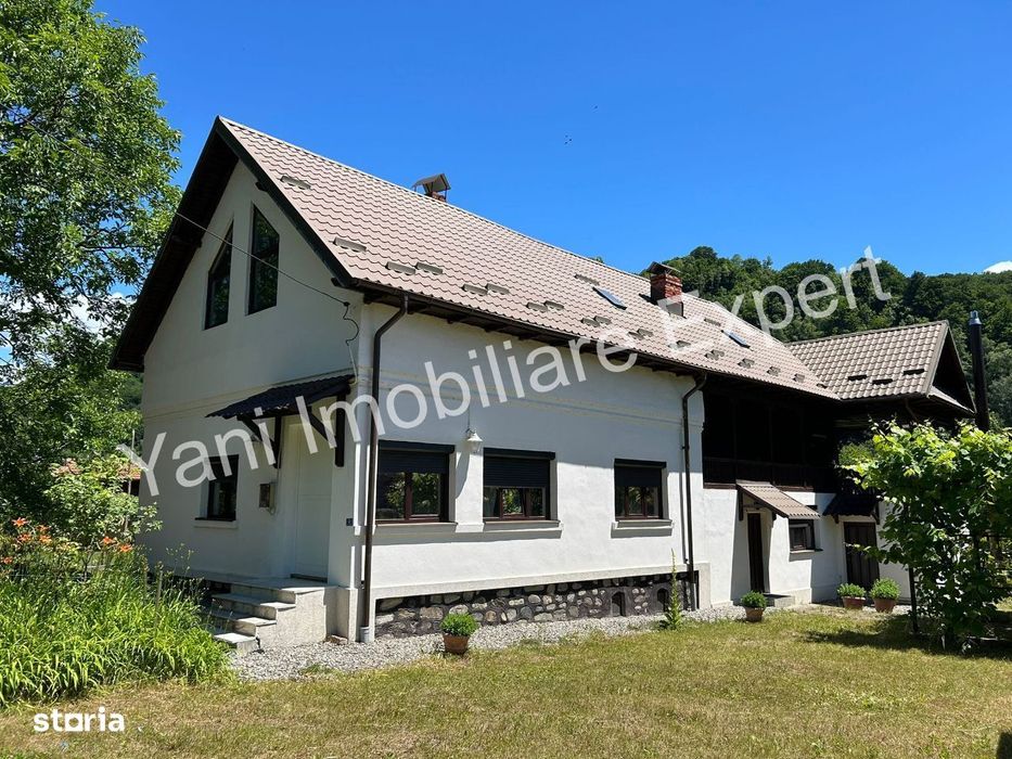 Casă de vânzare în comuna Sălătrucu ( Valea Topologului ).