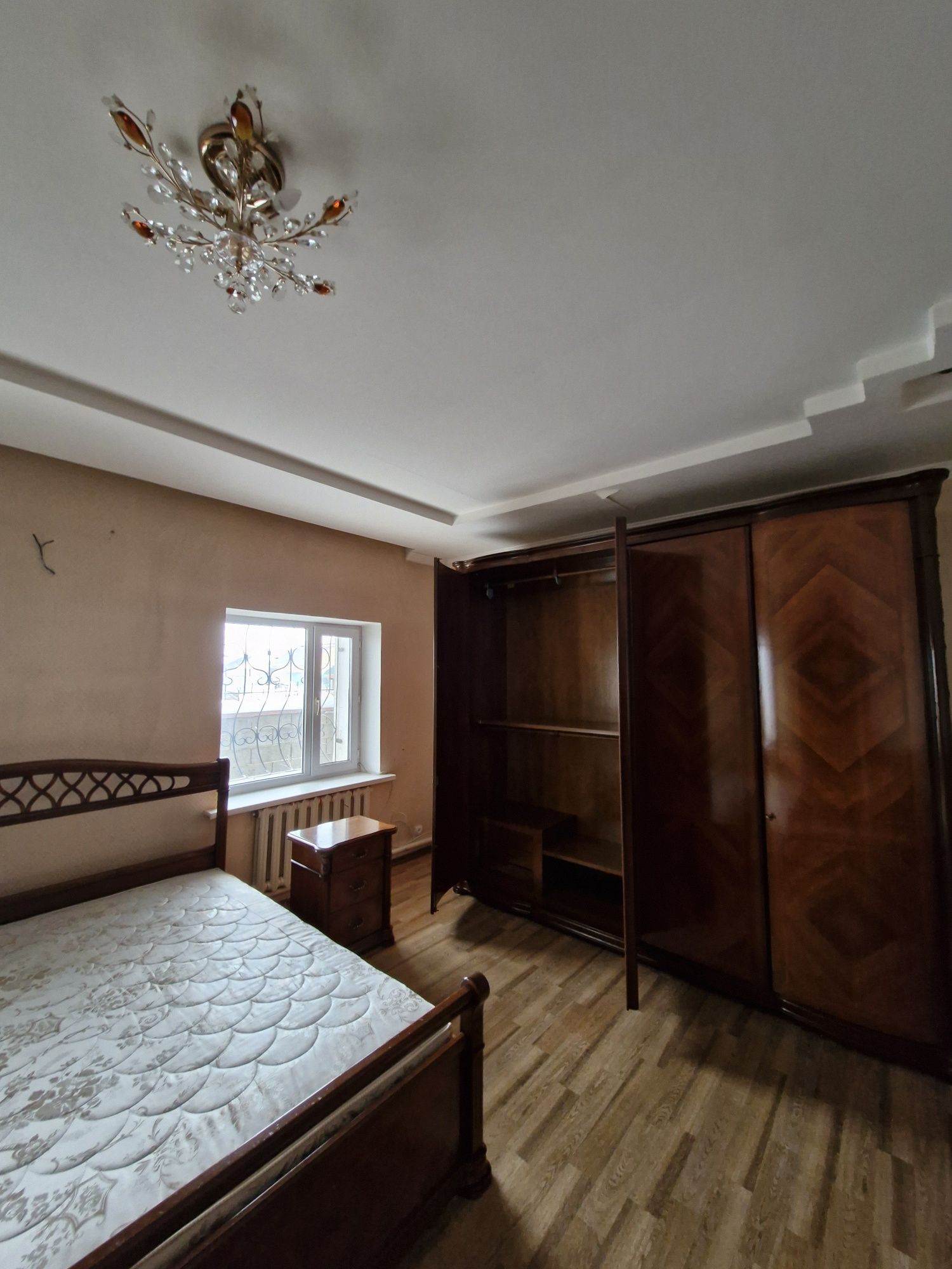 Продам старинную мебель из чистого дерева