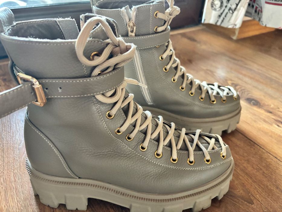 Vând bocanci piele, noi, mărime 37