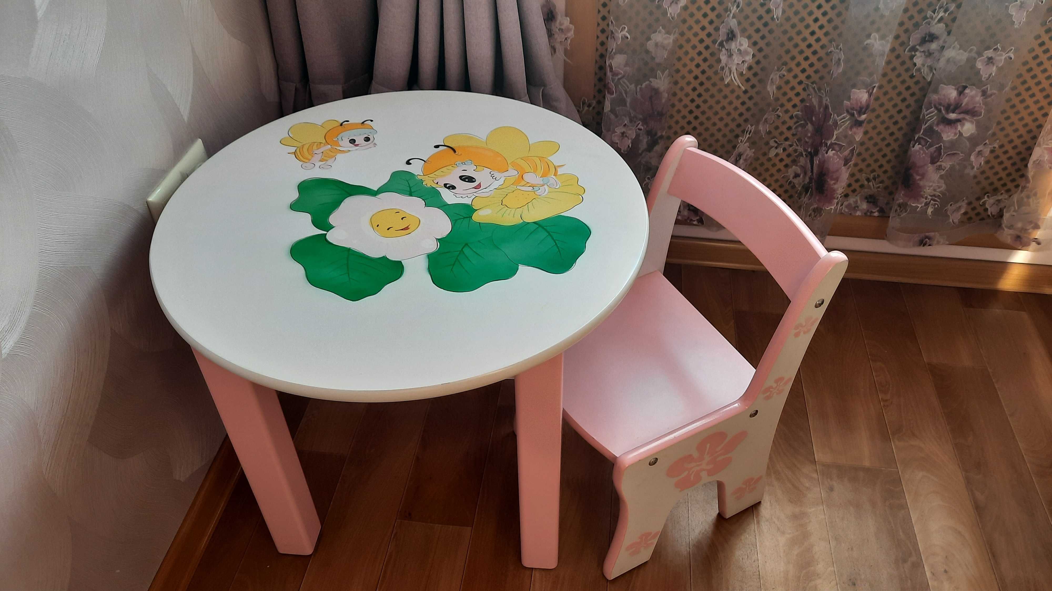 Детский столик ,и стульчик.