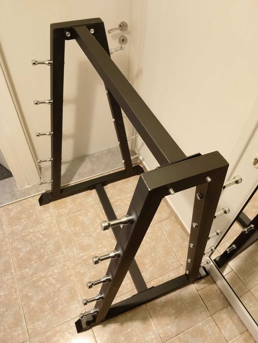 Продавам стойка за лостове тип пирамида