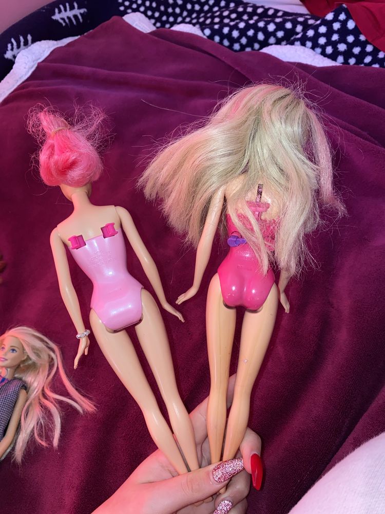 Две кукли Барби