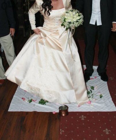 Сватбена рокля с обувки